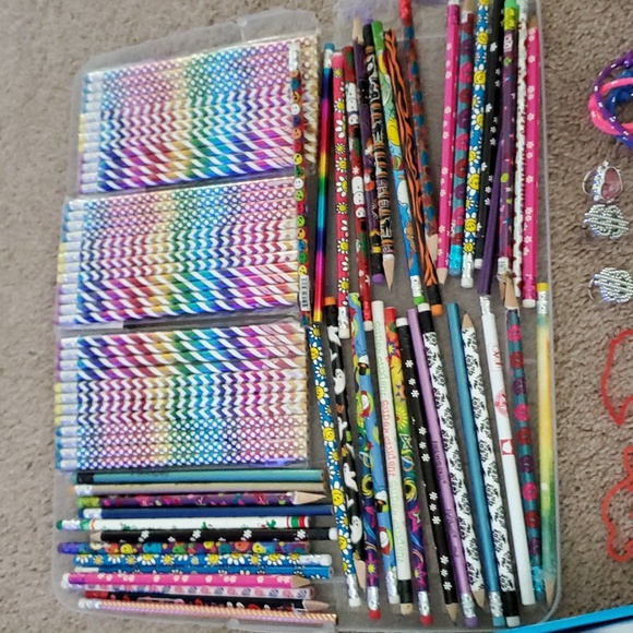 Classroom Treasure Box Prizes Kids Birthday Party Favors Assorted Goody Bags - Picture 7 of 7